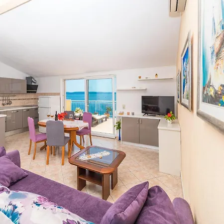 Gorgeous In Okrug Gornji Apartment Trogir