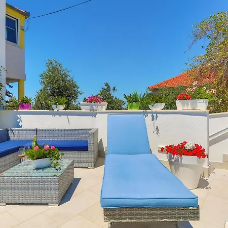 Apartment Gorgeous In Okrug Gornji